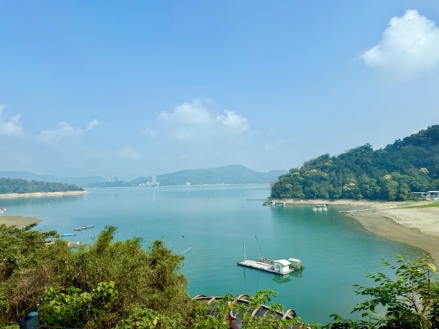日月潭とラルー島〜太陽が現れた祈りの時間〜